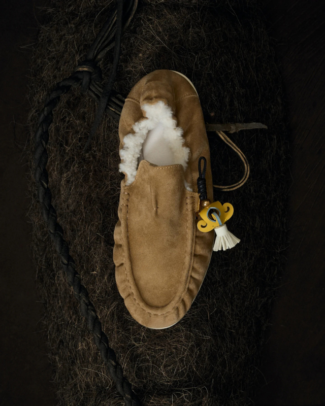 Loafers pentru femei – exterior velur, căptușeală din lână de miel, închidere frontală cu șiret, vârf rotund, talpă din cauciuc, Iarna 2025