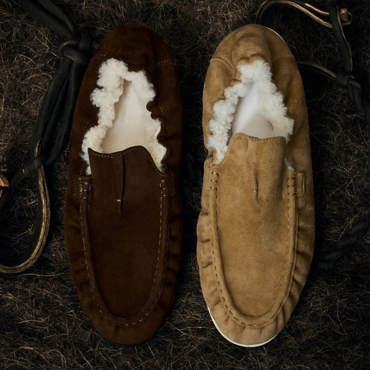 Loafers pentru femei – exterior velur, căptușeală din lână de miel, închidere frontală cu șiret, vârf rotund, talpă din cauciuc, Iarna 2025