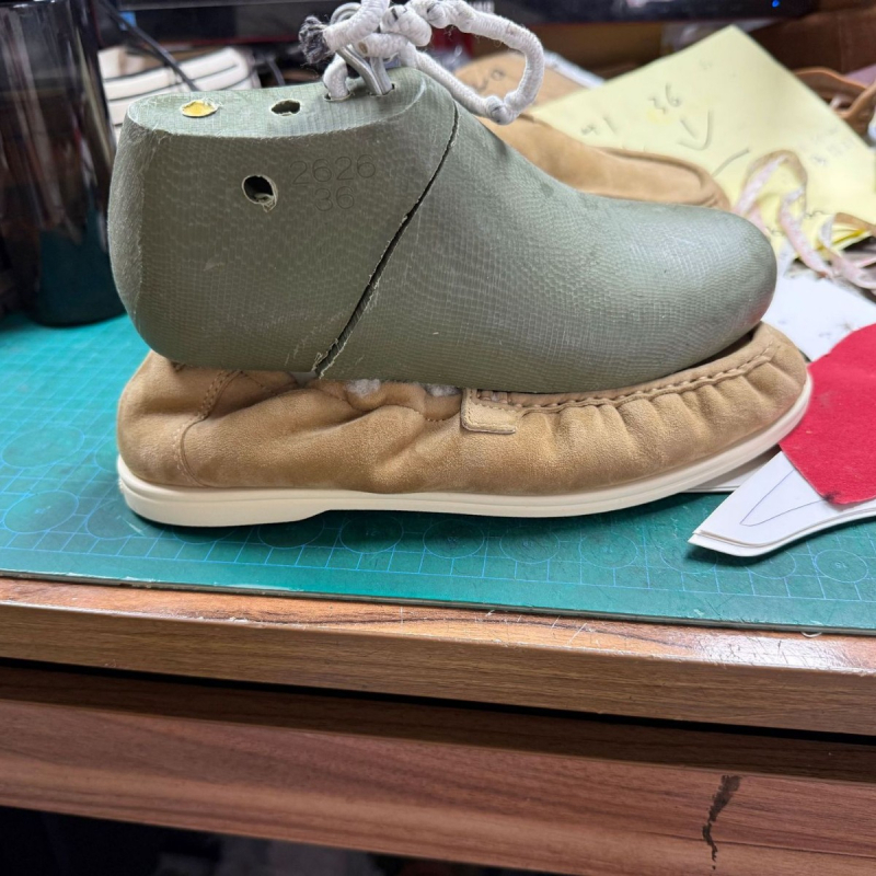 Loafers pentru femei – exterior velur, căptușeală din lână de miel, închidere frontală cu șiret, vârf rotund, talpă din cauciuc, Iarna 2025