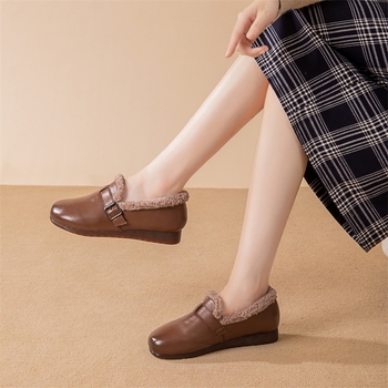 Ženske zimske slip-on loaferice – gornji dio od kože goveda, podstava od vune, uložak od ovčje vune, potplat od šlachte govedjeg