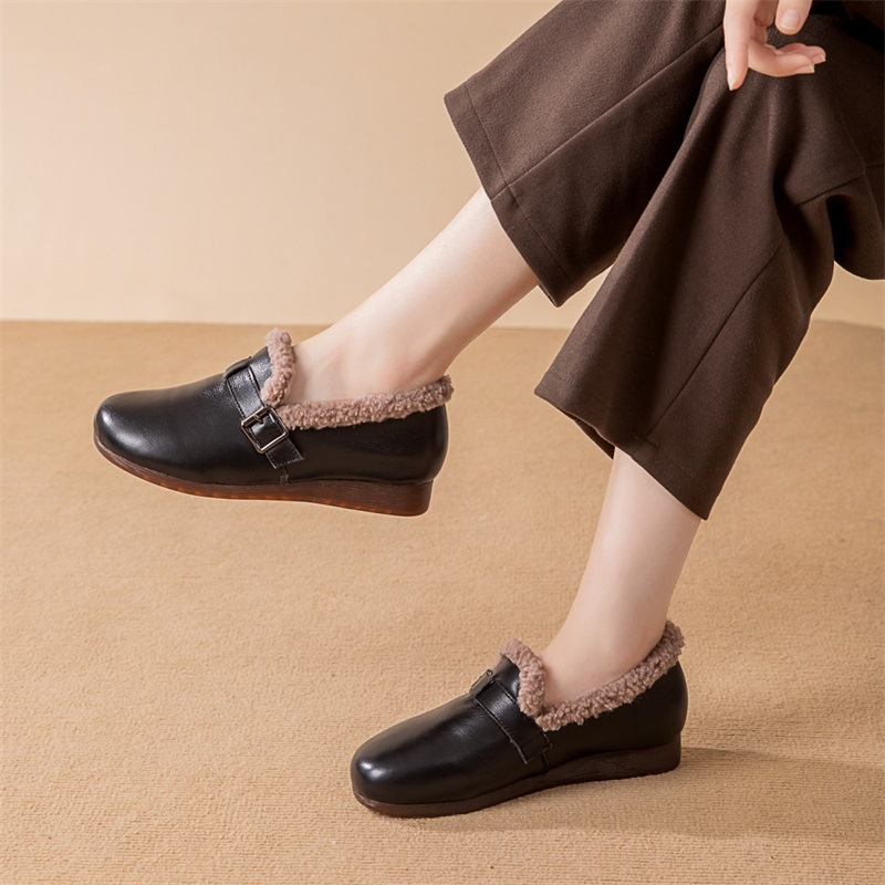 Ženske zimske slip-on loaferice – gornji dio od kože goveda, podstava od vune, uložak od ovčje vune, potplat od šlachte govedjeg