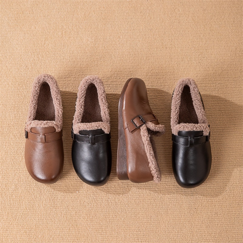 Ženske zimske slip-on loaferice – gornji dio od kože goveda, podstava od vune, uložak od ovčje vune, potplat od šlachte govedjeg