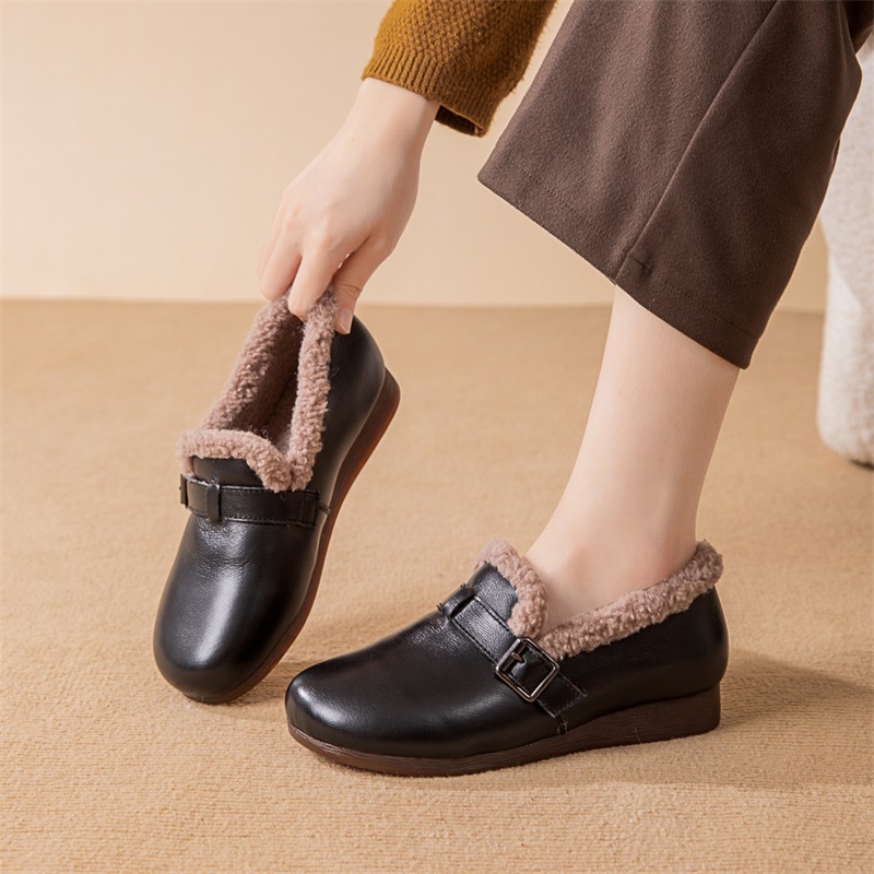 Ženske zimske slip-on loaferice – gornji dio od kože goveda, podstava od vune, uložak od ovčje vune, potplat od šlachte govedjeg