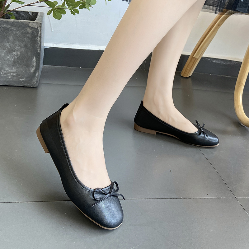 Ženske mokasine s kvadratnim vrhom, gornji dio od mikrovlaknaste kože, niski potplat 1–3 cm, slip-on