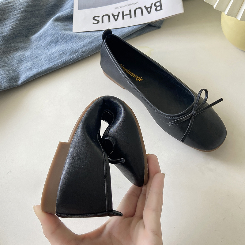 Ženske mokasine s kvadratnim vrhom, gornji dio od mikrovlaknaste kože, niski potplat 1–3 cm, slip-on