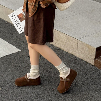 Pantofi damă cu talpă groasă și creștere a înălțimii interioare (3–5 cm), căptușeală pufoasă, partea superioară din piele naturală, talpă din cauciuc, vârf rotund