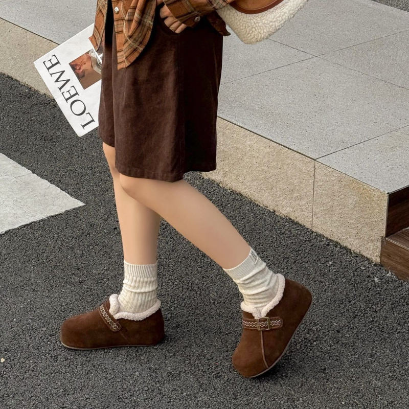 Pantofi damă cu talpă groasă și creștere a înălțimii interioare (3–5 cm), căptușeală pufoasă, partea superioară din piele naturală, talpă din cauciuc, vârf rotund