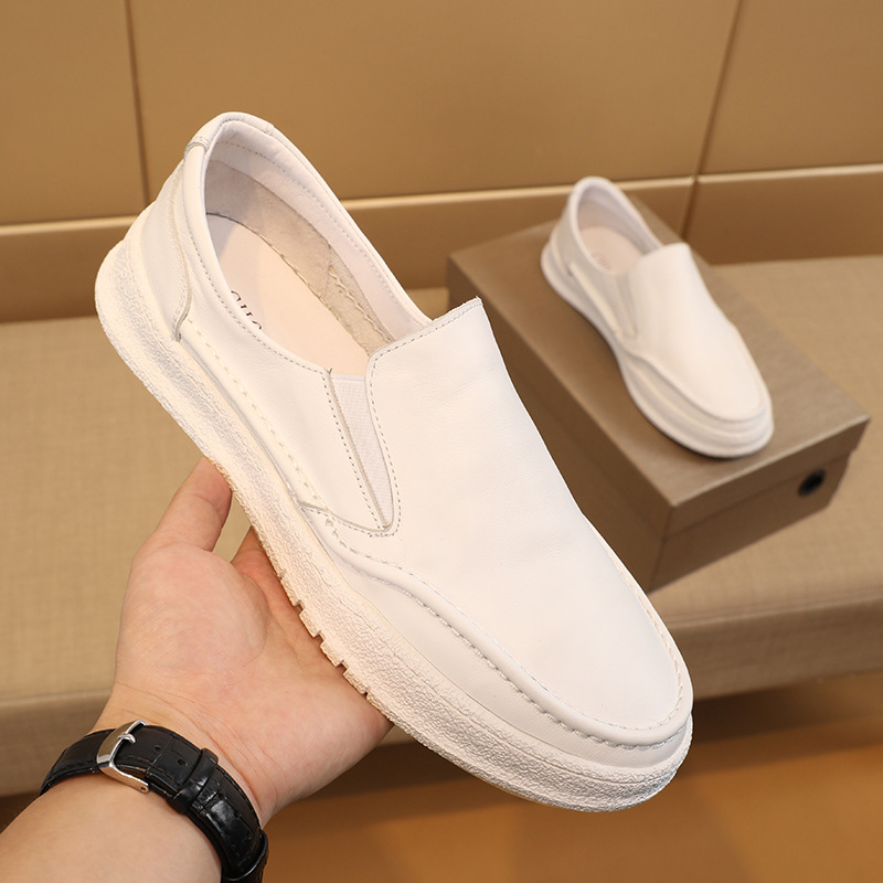 Muški slip-on loaferi - gornji dio od prave kože, okrugla vrh, gumeni potplat, minimalistički dizajn