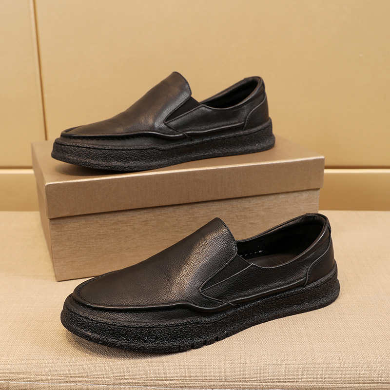 Muški slip-on loaferi - gornji dio od prave kože, okrugla vrh, gumeni potplat, minimalistički dizajn