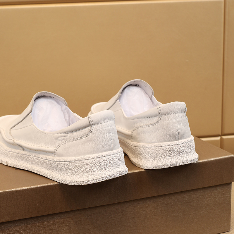 Muški slip-on loaferi - gornji dio od prave kože, okrugla vrh, gumeni potplat, minimalistički dizajn