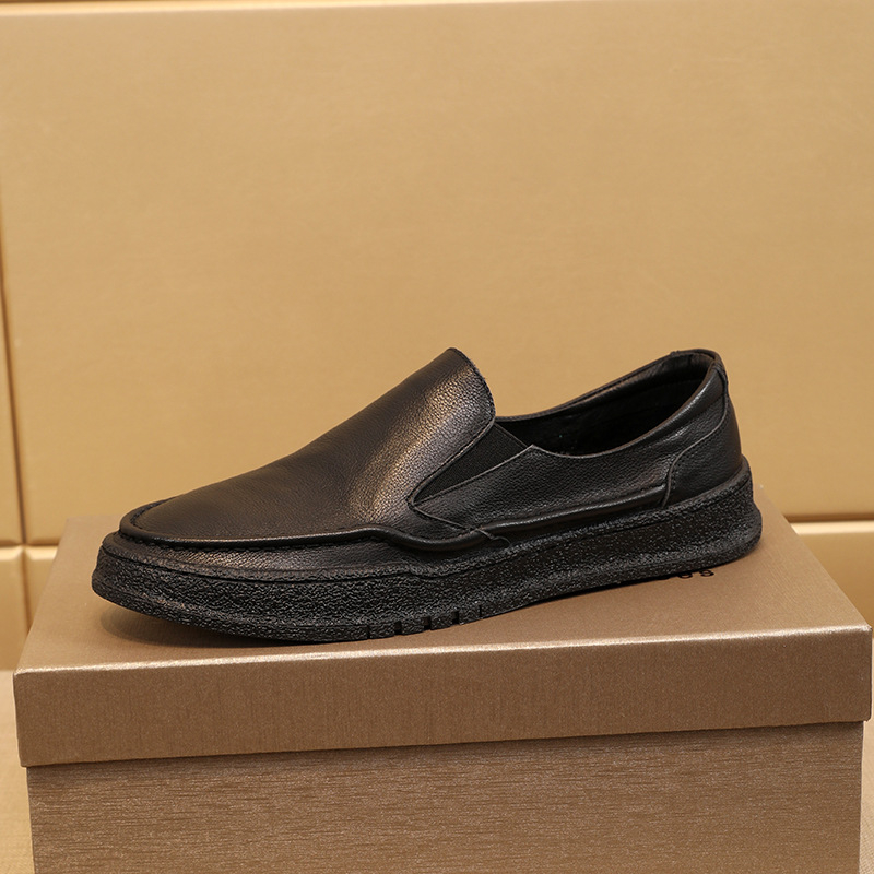 Muški slip-on loaferi - gornji dio od prave kože, okrugla vrh, gumeni potplat, minimalistički dizajn