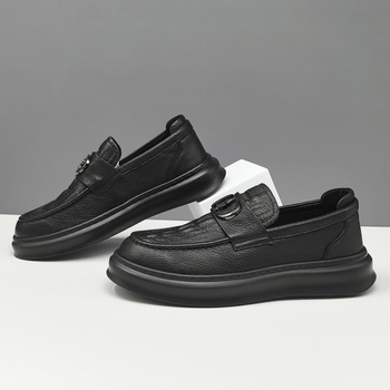Muške slip-on cipele, prozračne gornja strana od kože koze prve sloje, podstava od ovčje kože, uloška od prve plasti svinjske kože, gumena pjena potplat, okrugli nos, srednja visina pete 3-5 cm