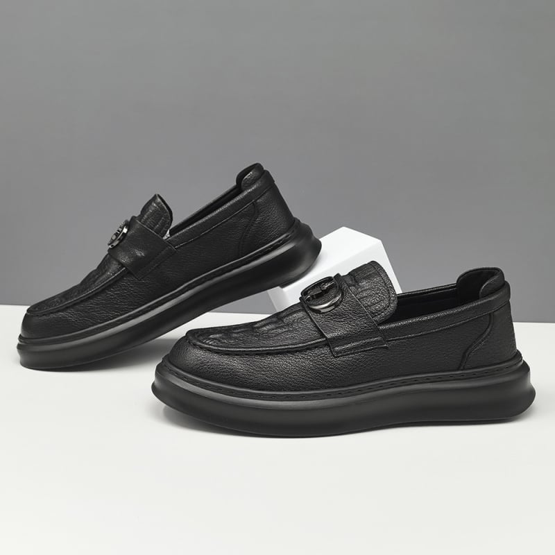 Muške slip-on cipele, prozračne gornja strana od kože koze prve sloje, podstava od ovčje kože, uloška od prve plasti svinjske kože, gumena pjena potplat, okrugli nos, srednja visina pete 3-5 cm