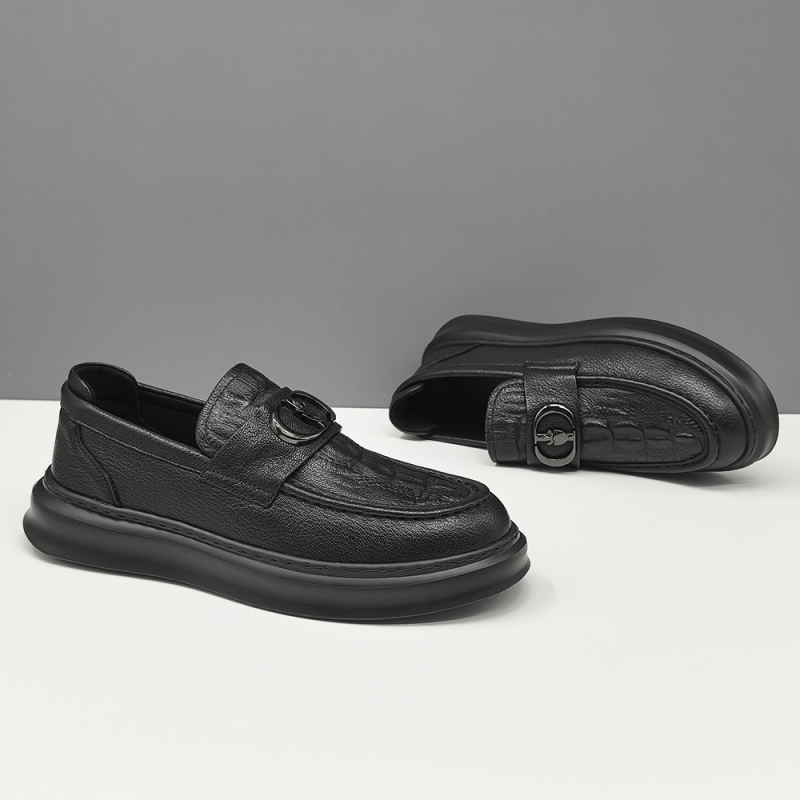 Muške slip-on cipele, prozračne gornja strana od kože koze prve sloje, podstava od ovčje kože, uloška od prve plasti svinjske kože, gumena pjena potplat, okrugli nos, srednja visina pete 3-5 cm