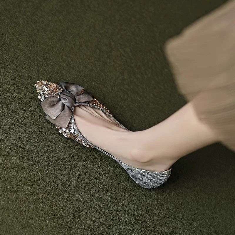 Női hegyesorrú lapos cipő PU felsőrésszel, gumi talppal, négyszögletes sarok (>8 cm)