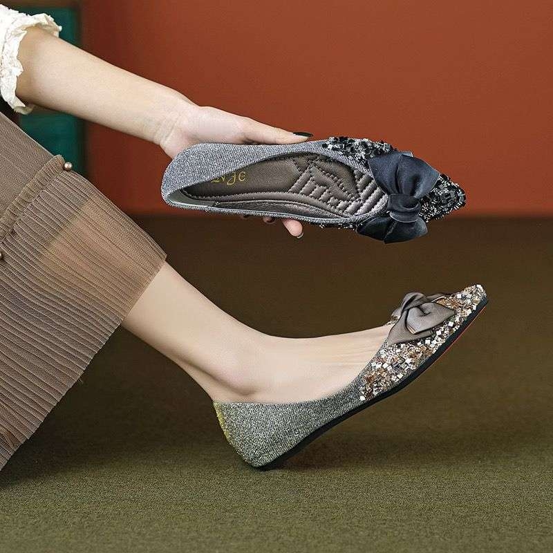 Női hegyesorrú lapos cipő PU felsőrésszel, gumi talppal, négyszögletes sarok (>8 cm)