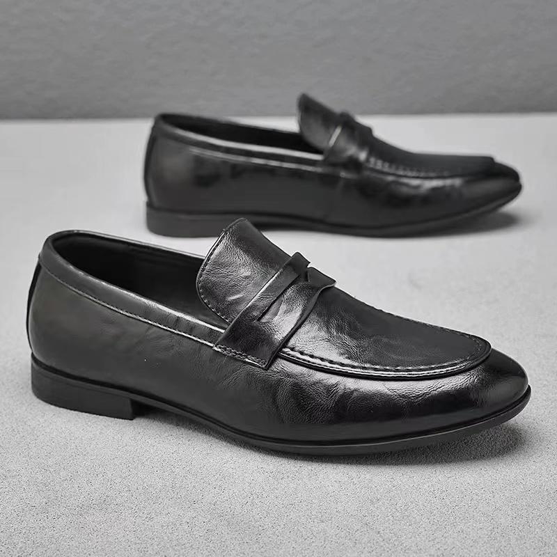 Muške kožne loaferice s Horsebit kopčom - gornji dio od mikrovlaknaste kože, gumeni potplat, okrugli vrh, ravna peta, ležerni Derby stil