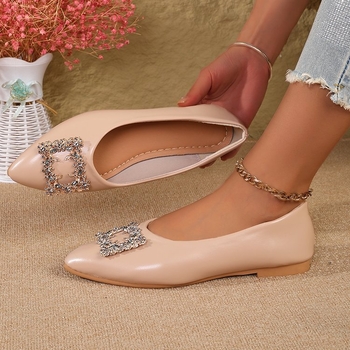 PU felső rész, hegyes orrú lapos cipő, gumírozott talpú, alacsony sarok, slip-on mule