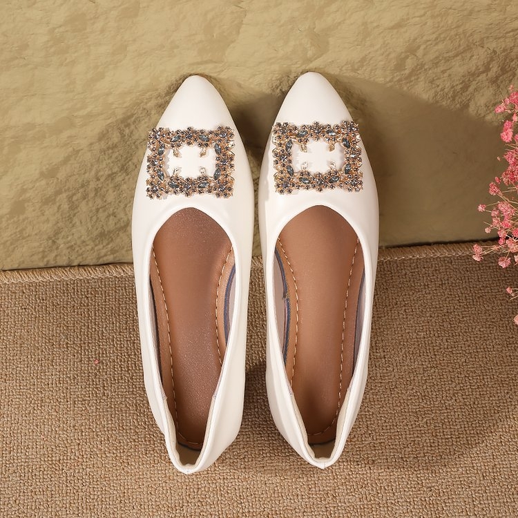 PU felső rész, hegyes orrú lapos cipő, gumírozott talpú, alacsony sarok, slip-on mule