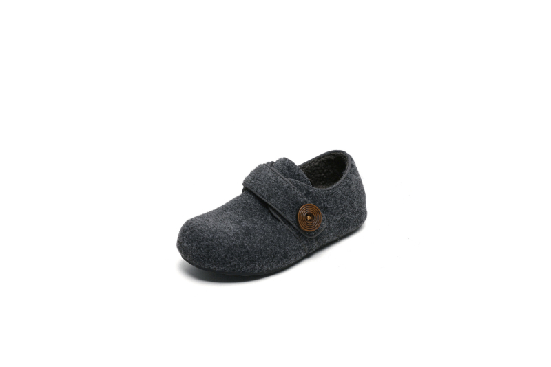 Ženske slip-on mokasine s vunenim gornjim dijelom i veluru unutrašnjom, okrugli vrh, niski gornji dio, debeli gumeni potplat, visina pete 3–5 cm, svakodnevna zimska obuća