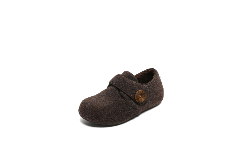 Ženske slip-on mokasine s vunenim gornjim dijelom i veluru unutrašnjom, okrugli vrh, niski gornji dio, debeli gumeni potplat, visina pete 3–5 cm, svakodnevna zimska obuća
