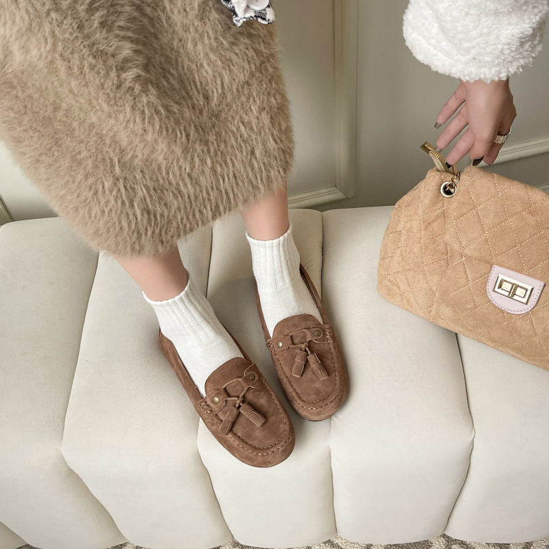 Ženske kožne loaferice za zimu s skrivenim povećanjem visine, vunena podstava, slip-on, niski gornji dio, gumena potplat, 3–5 cm unutarnji potpetica