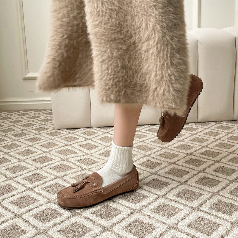 Ženske kožne loaferice za zimu s skrivenim povećanjem visine, vunena podstava, slip-on, niski gornji dio, gumena potplat, 3–5 cm unutarnji potpetica