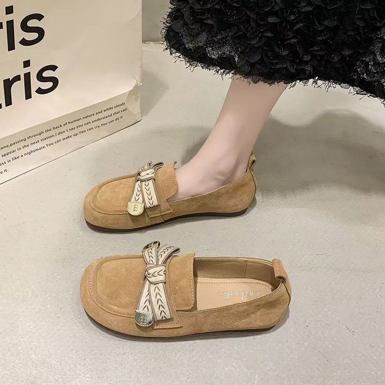 Ženske loafers, minimalistički slip-on, zaobljeni vrh, mat površina, color-block uzorak