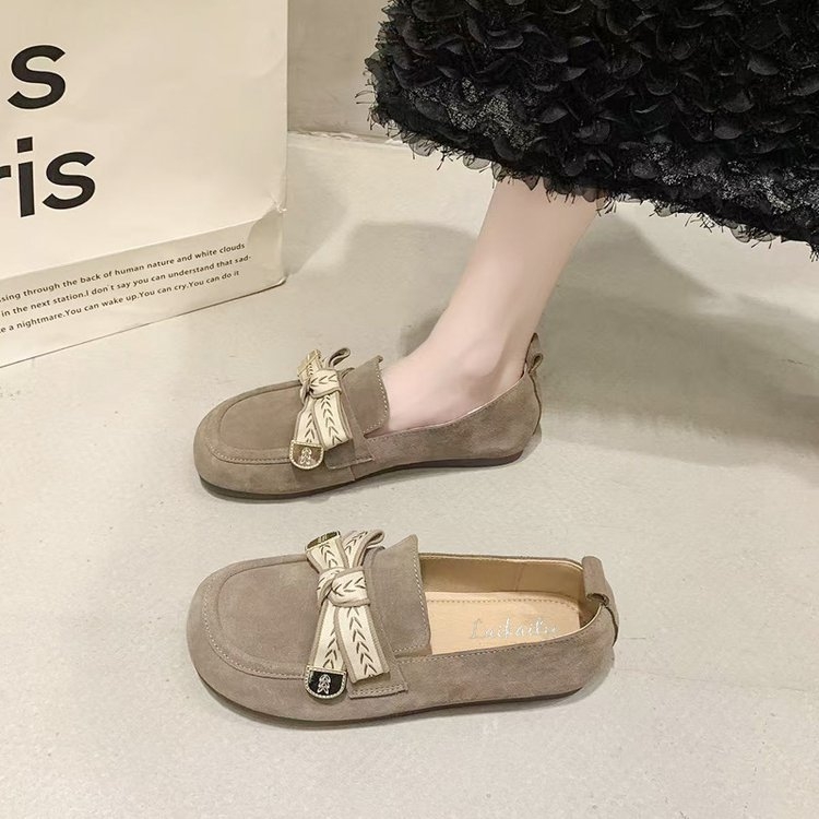 Ženske loafers, minimalistički slip-on, zaobljeni vrh, mat površina, color-block uzorak