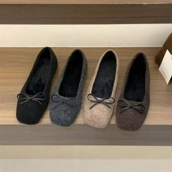 Mary Jane balerinke s mašnicom, kvadratni nos, velur gore, niski blok pete, gumeni potplat, slip-on