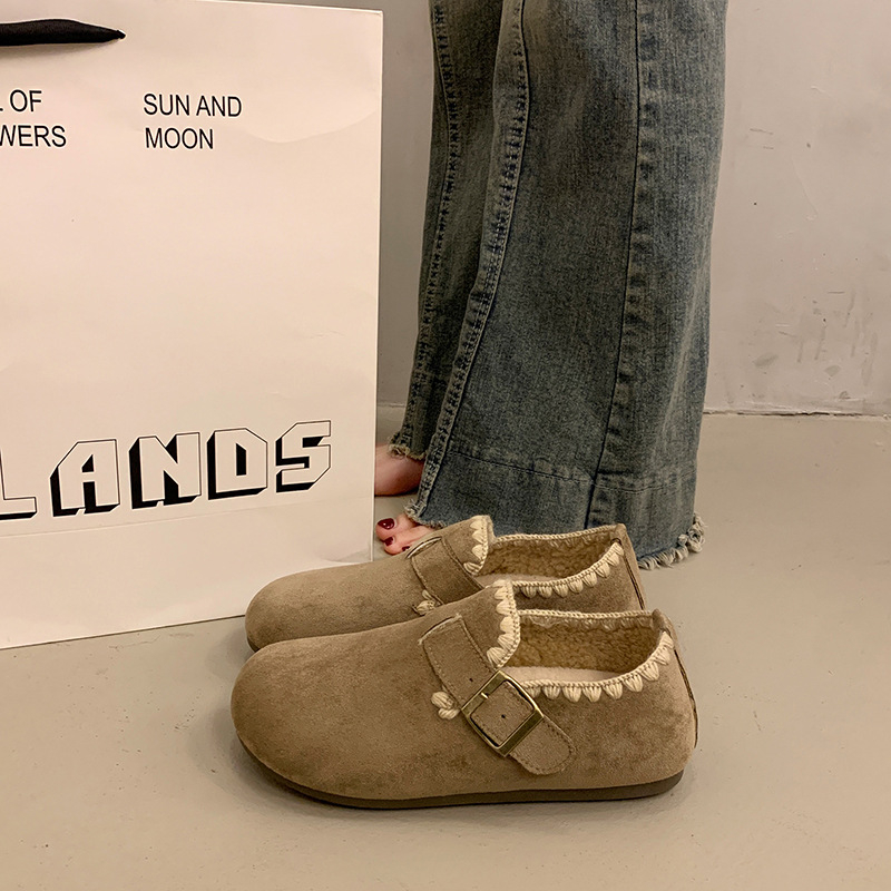 Női velúr slip-on mokasziny vastag platformával a magasság növeléséhez, Birkenstock-stílusban, plüss béléssel; felső rész: velúr, talpbetét: PU, talp: gumi, sarokmagasság: közepes (3–5 cm), vulkanizált talp