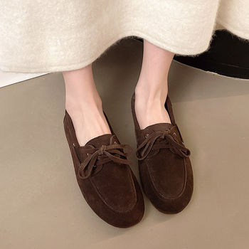 Naiste lehma nahast loaferid ümmarguse ninaga, slip-on, kummist talla, kontsa kõrgus 3-5 cm