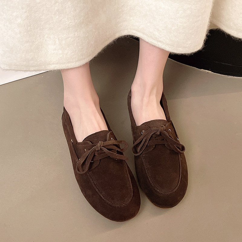 Naiste lehma nahast loaferid ümmarguse ninaga, slip-on, kummist talla, kontsa kõrgus 3-5 cm