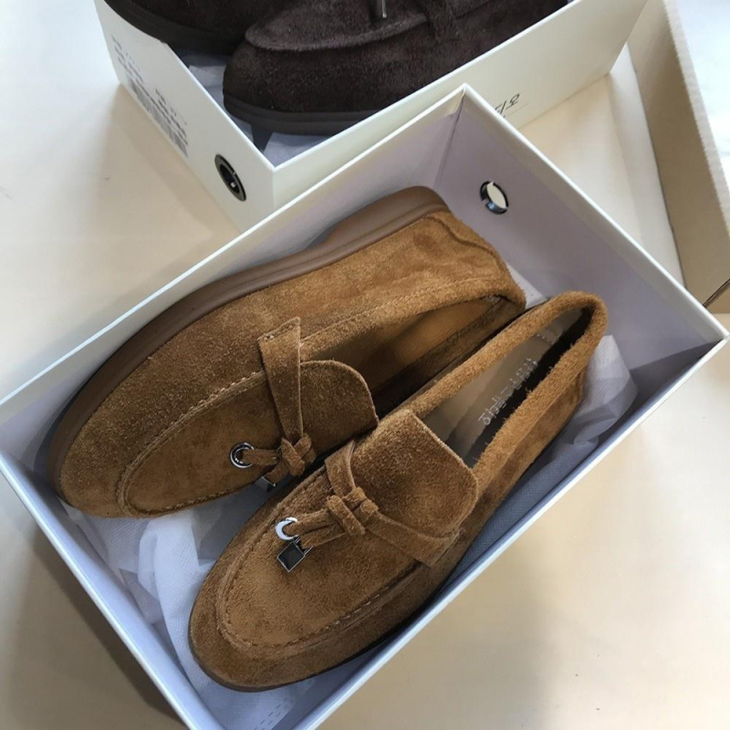 Loafers - ümmarguse ninaga, ülemine osa esmakihiga veisel? nahaga, madal varvas, 1-3 cm kand, kummist talla (retro ja vabaaj stiil)