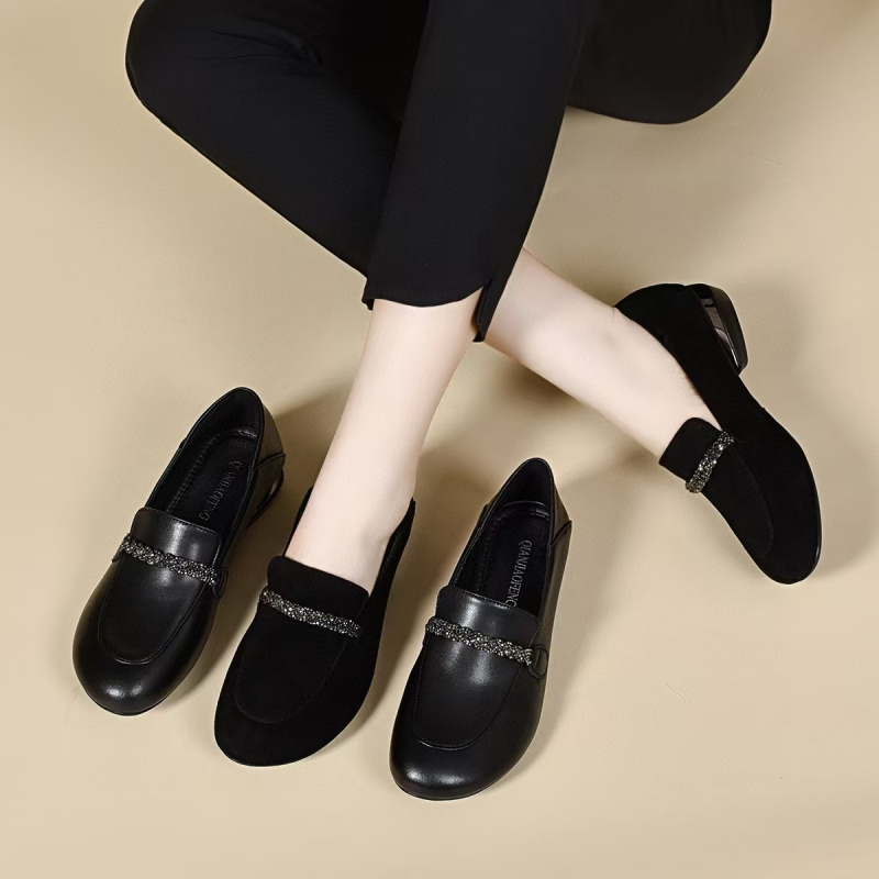 Naistele loafers aviesuede ülemisega ümara varba, kummist tallaga, madal konts 1–3 cm, kevad 2025