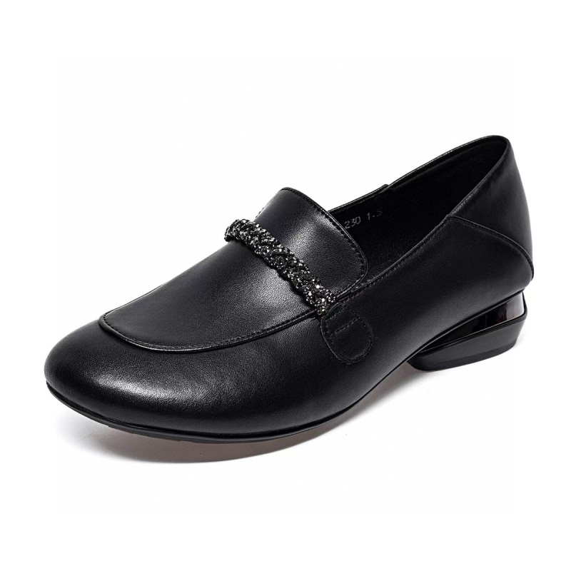 Naistele loafers aviesuede ülemisega ümara varba, kummist tallaga, madal konts 1–3 cm, kevad 2025