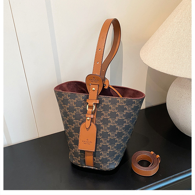 Ovalna PU torba – ulični stil, magnetsko zatvaranje, poliester podstava, dvostruki remeni, košarica/crossbody funkcija