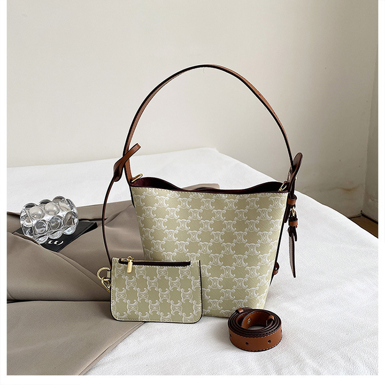 Ovalna PU torba – ulični stil, magnetsko zatvaranje, poliester podstava, dvostruki remeni, košarica/crossbody funkcija