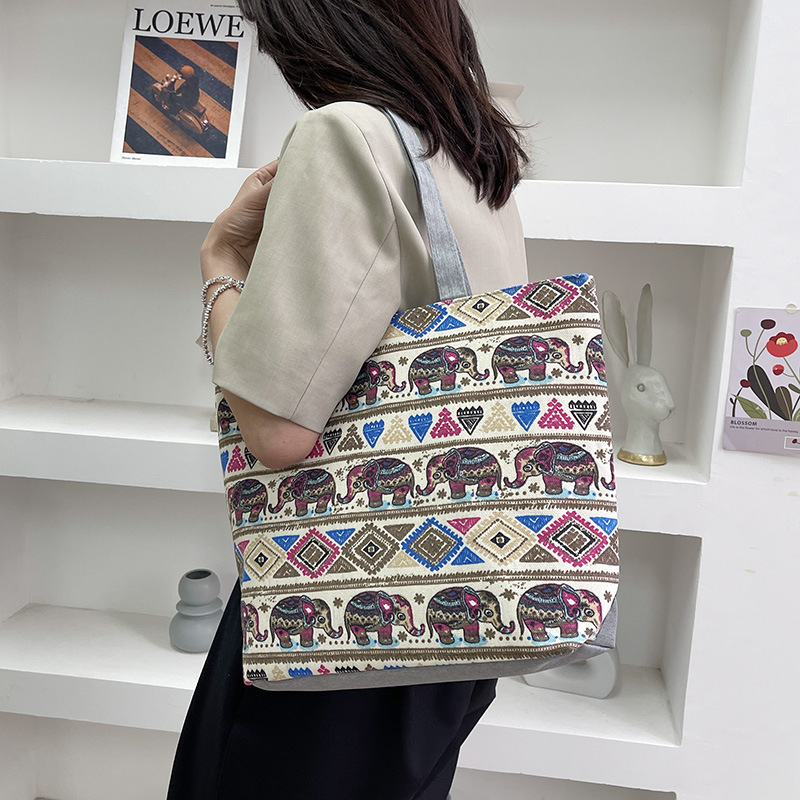 Platnena Tote torba – etnički stil, visoki kapacitet, zatvaranje zipom, podstava od poliestera