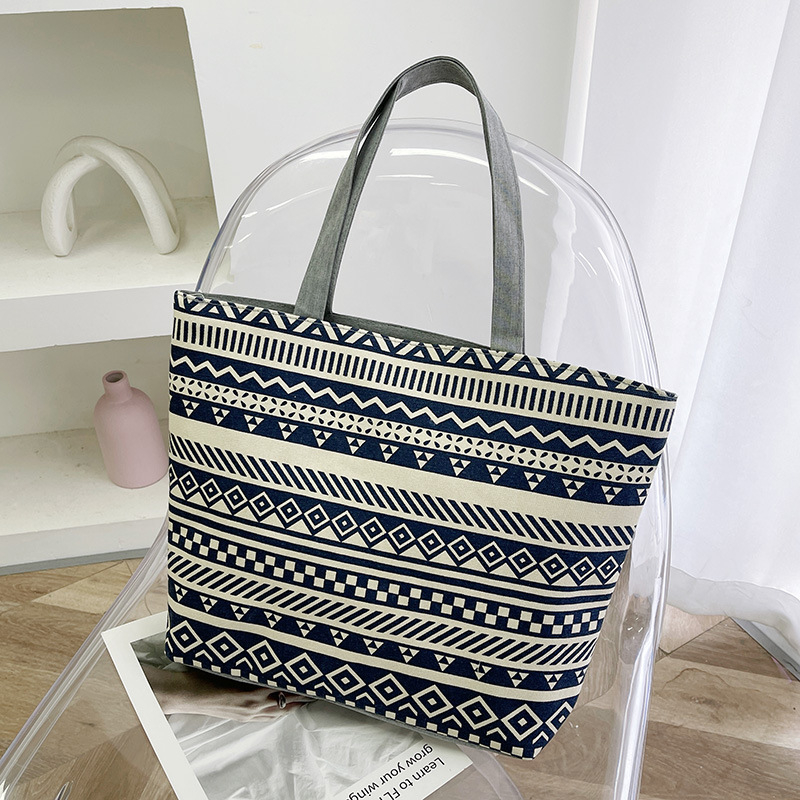 Platnena Tote torba – etnički stil, visoki kapacitet, zatvaranje zipom, podstava od poliestera