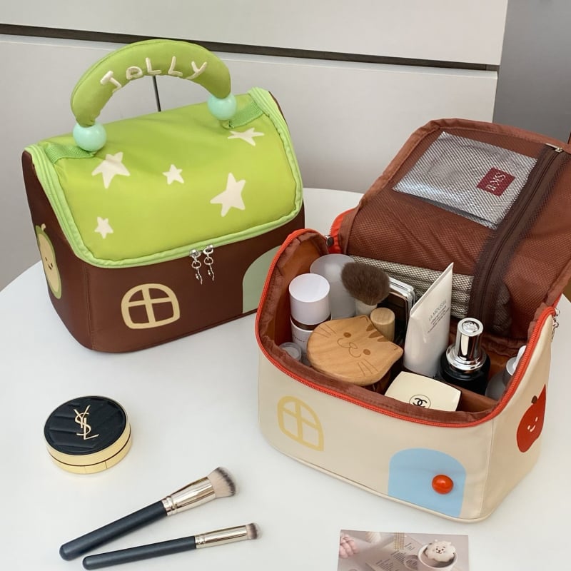 Make-up taška Star House – skladacia, textilné prevedenie, veľká kapacita, detský karikatúrny štýl, vzor krajiny