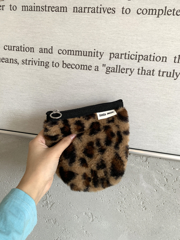 Kozmetička torbica s leopardim uzorkom, pliš materijal, zatvarač, prijenosna i periva