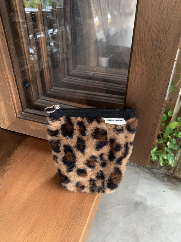 Kozmetička torbica s leopardim uzorkom, pliš materijal, zatvarač, prijenosna i periva