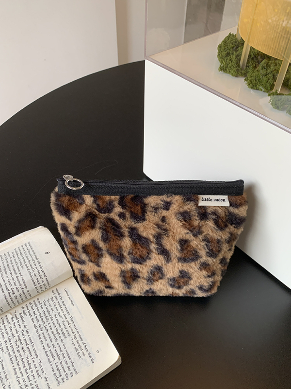 Kozmetička torbica s leopardim uzorkom, pliš materijal, zatvarač, prijenosna i periva