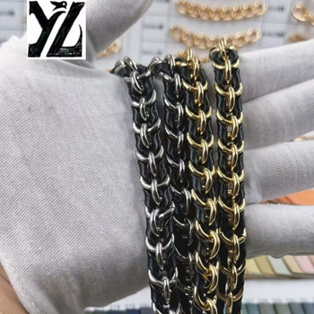 Fémes táska vállpánt, városi stílus, Nothing márka, 2024 tél.