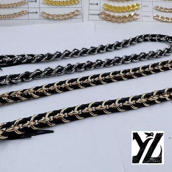 Fémes táska vállpánt, városi stílus, Nothing márka, 2024 tél.