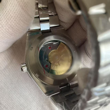 Férfi acél szíjas óra, naptár és a hét nap kijelzése, mechanikus működés, pillangócsattal, 10 m vízálló, ásványi üveg