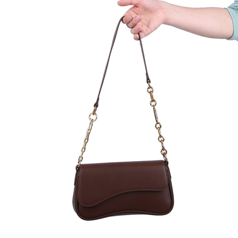 Táska/válltáska pánt vastag fémlánccal és négyzetes láncszemekkel, városi egyszerűség, 2025 tavaszi megjelenés