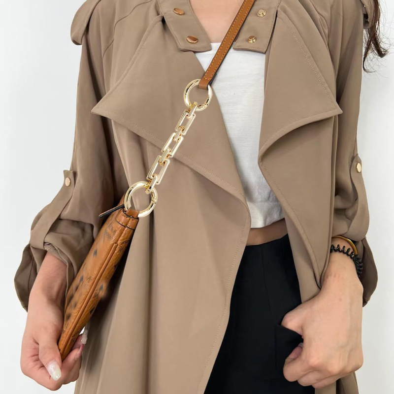 Táska/válltáska pánt vastag fémlánccal és négyzetes láncszemekkel, városi egyszerűség, 2025 tavaszi megjelenés