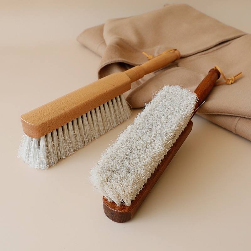 Четка за легло с конски косъм – електростатично отстраняване на прах, грижа за дрехи